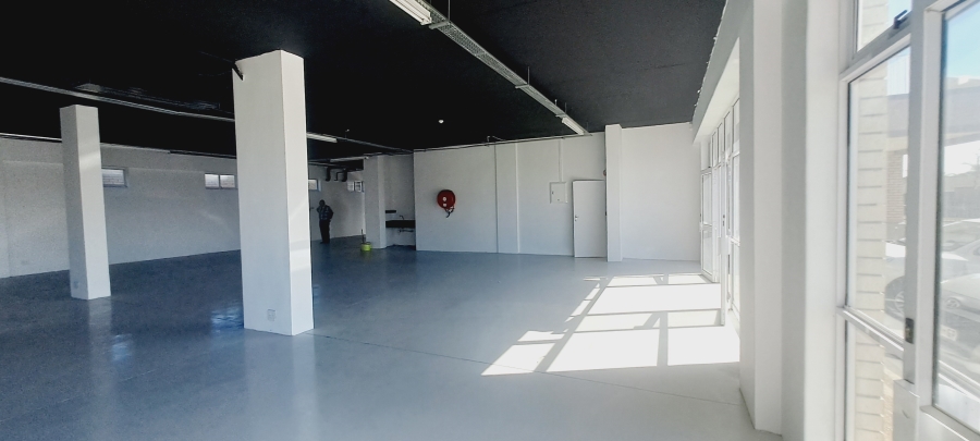 To Let commercial Property for Rent in Vredekloof Western Cape